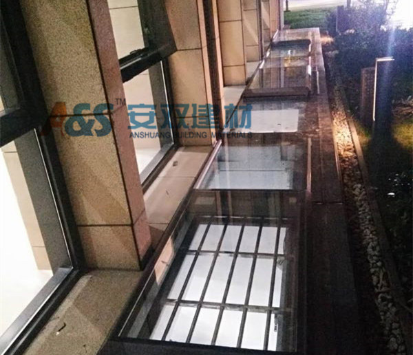 地下室電動(dòng)天窗