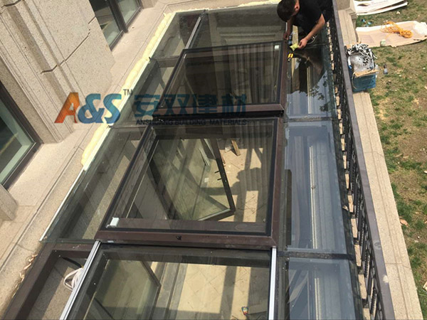 陽(yáng)光房頂電動(dòng)天窗