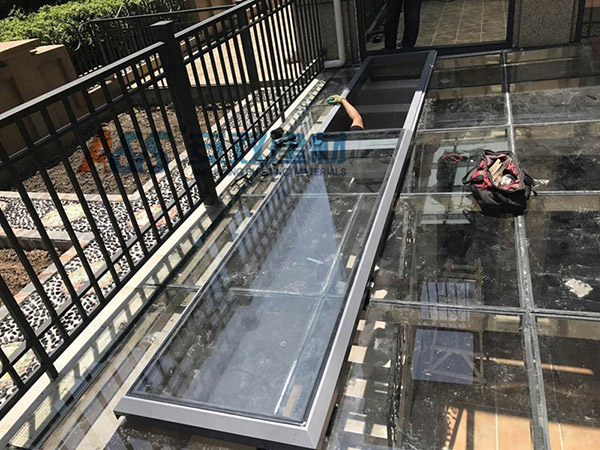 陽(yáng)光房頂樓梯出口天窗